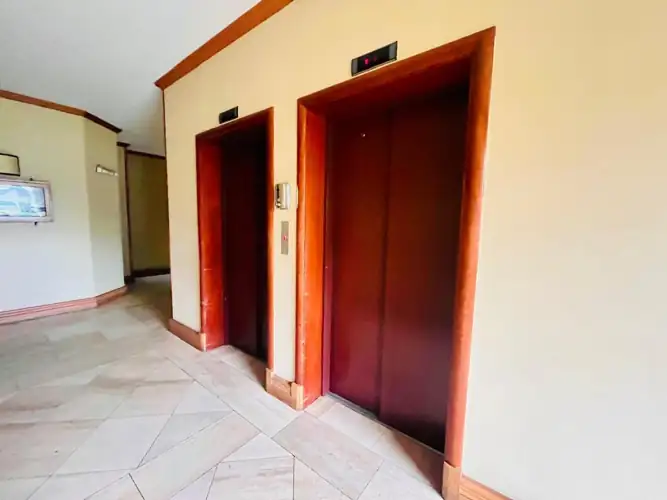 Imagen de Hermoso y remodelado departamento en edificio El Escorial. 