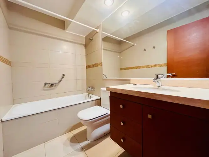 Imagen de Hermoso y remodelado departamento en edificio El Escorial. 