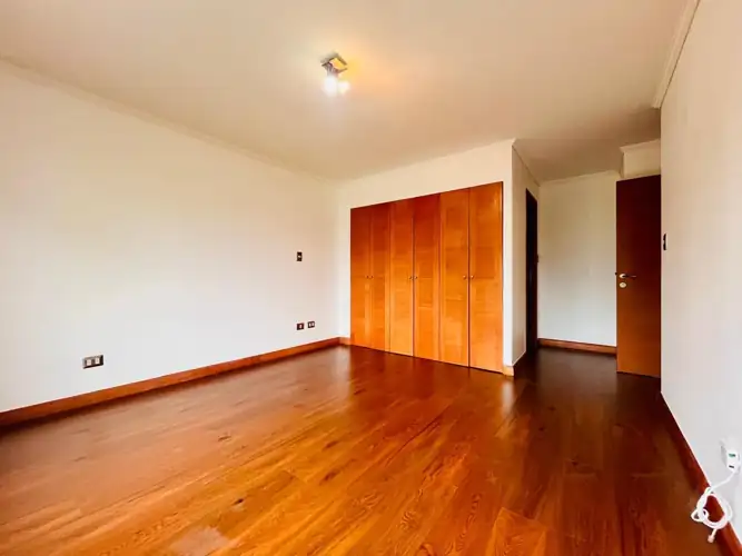 Imagen de Hermoso y remodelado departamento en edificio El Escorial. 