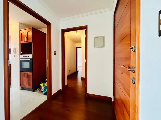 Imagen de Hermoso y remodelado departamento en edificio El Escorial. 