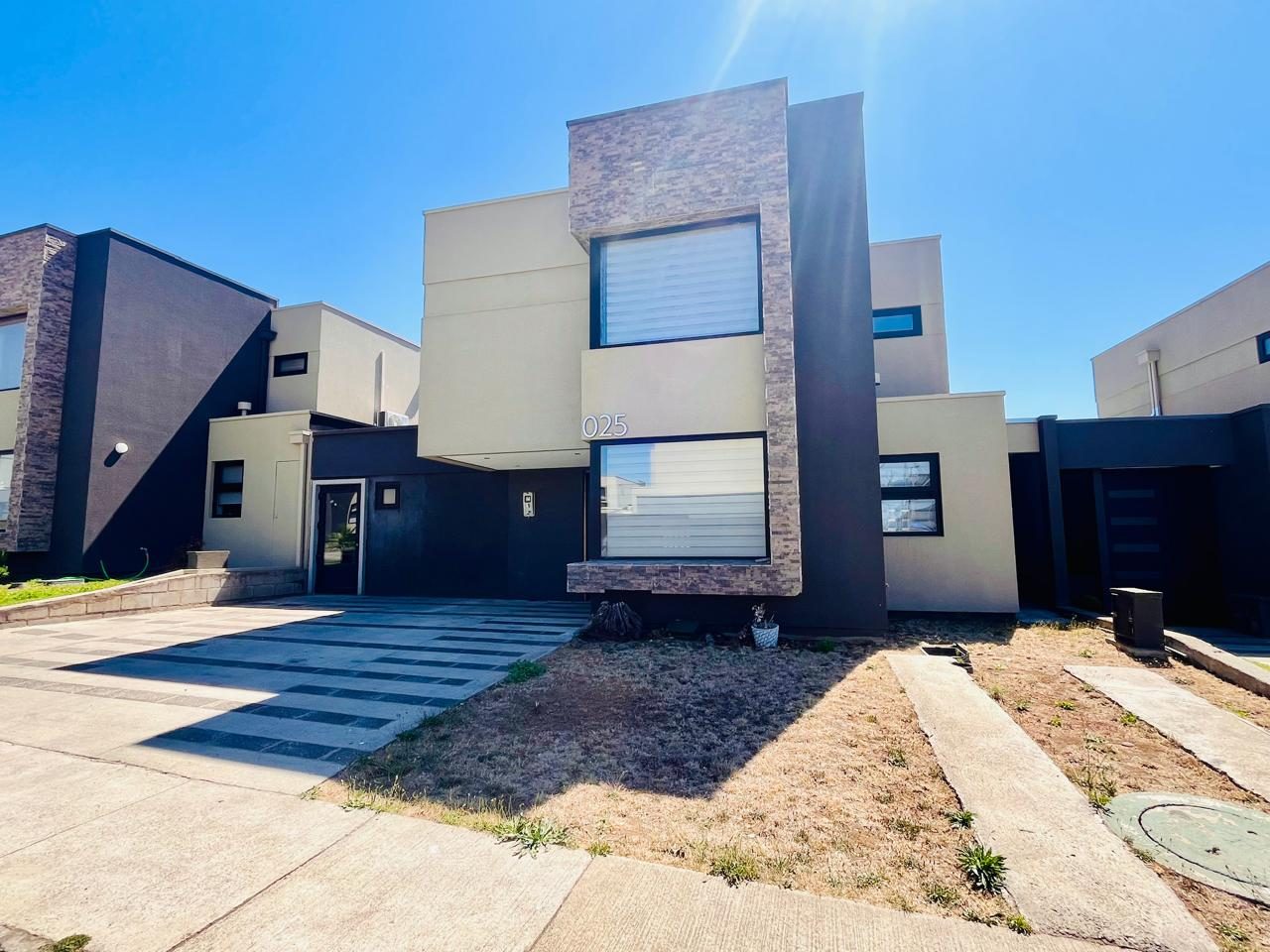 Casa en Venta o arriendo en condominio en Belo Horizonte