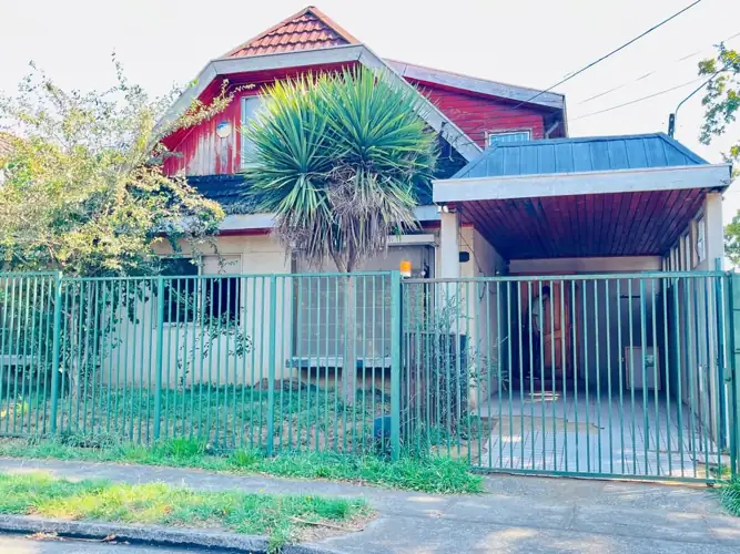 Imagen de En Venta Casa esquina en Parque Nacional Huerquehue
